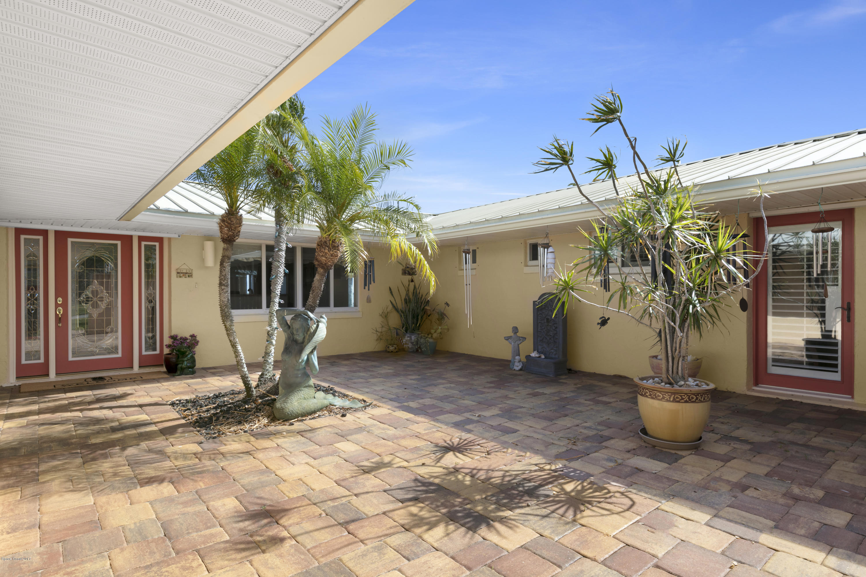 27 Country Club Road Cocoa Beach, FL 32931 - Photo 6 of 25 Courtyard