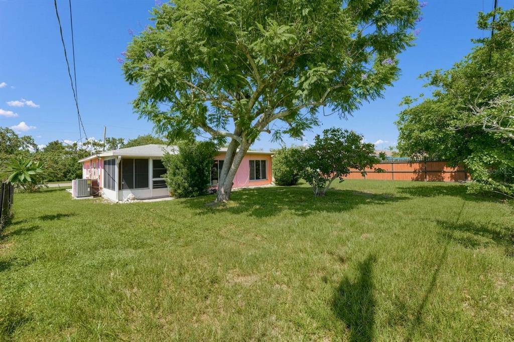 520 Center Road Venice, FL 34285 - Photo 10 of 49 Gallery Image 10