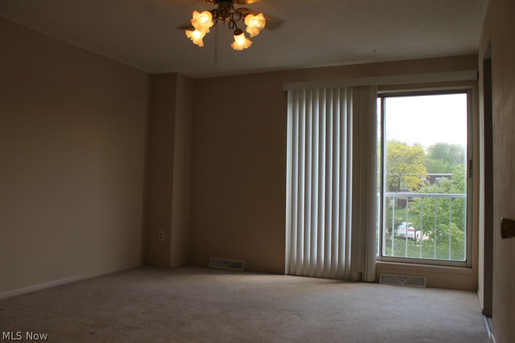 6474 State Road, Unit 7 Parma, OH 44134 - Photo 11 of 25 Master Bedroom with Master Bath....