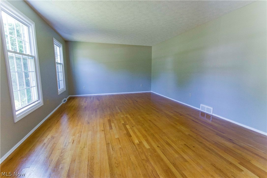 19 x 13 Living room