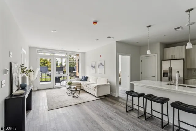 $2,975 | 140 West Webster Avenue, Unit 201, Roselle Park, NJ 07204