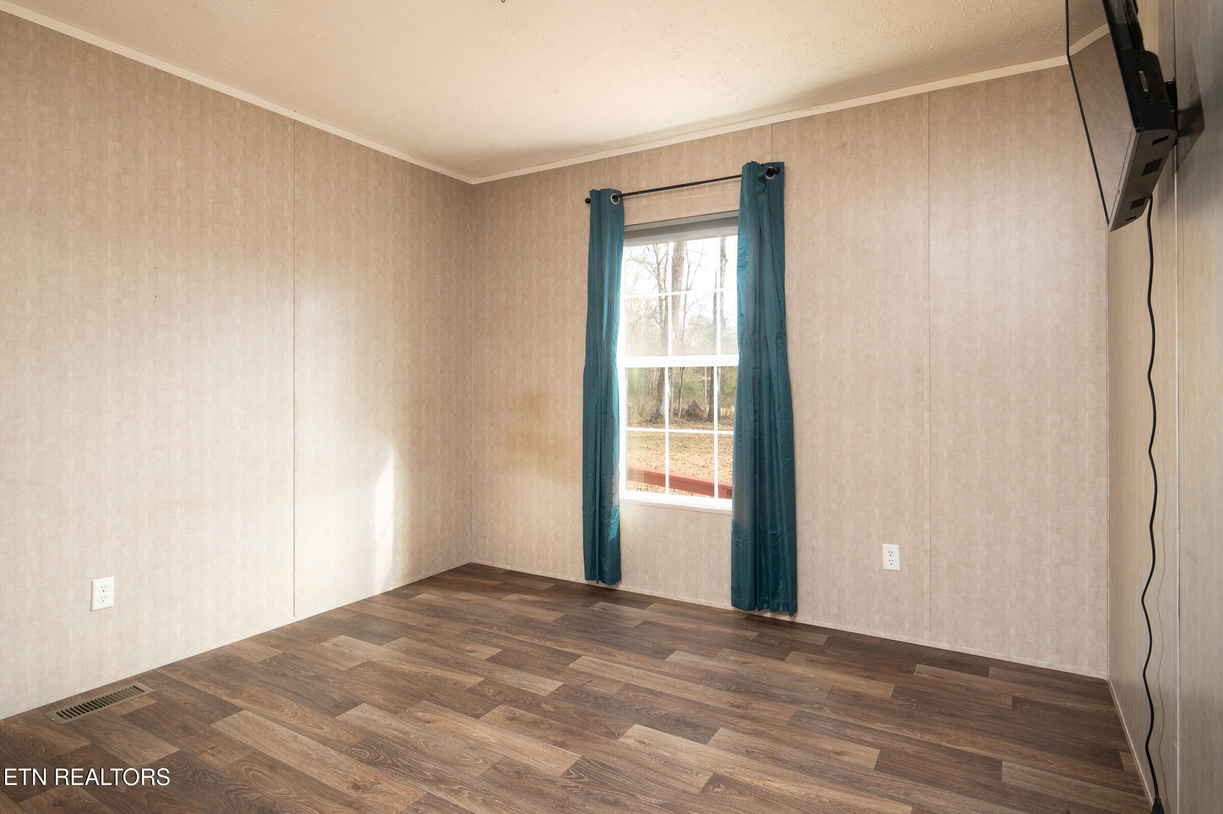 116 Eblen Lane Kingston, TN 37763 - Photo 11 of 22 Bedroom 3