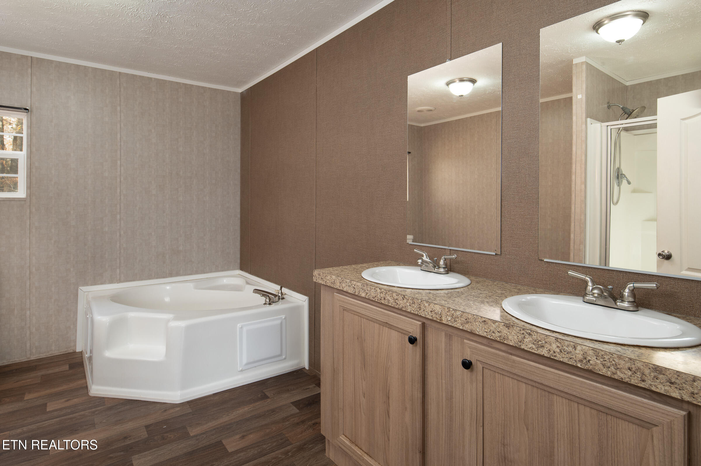 116 Eblen Lane Kingston, TN 37763 - Photo 15 of 22 Primary Bath