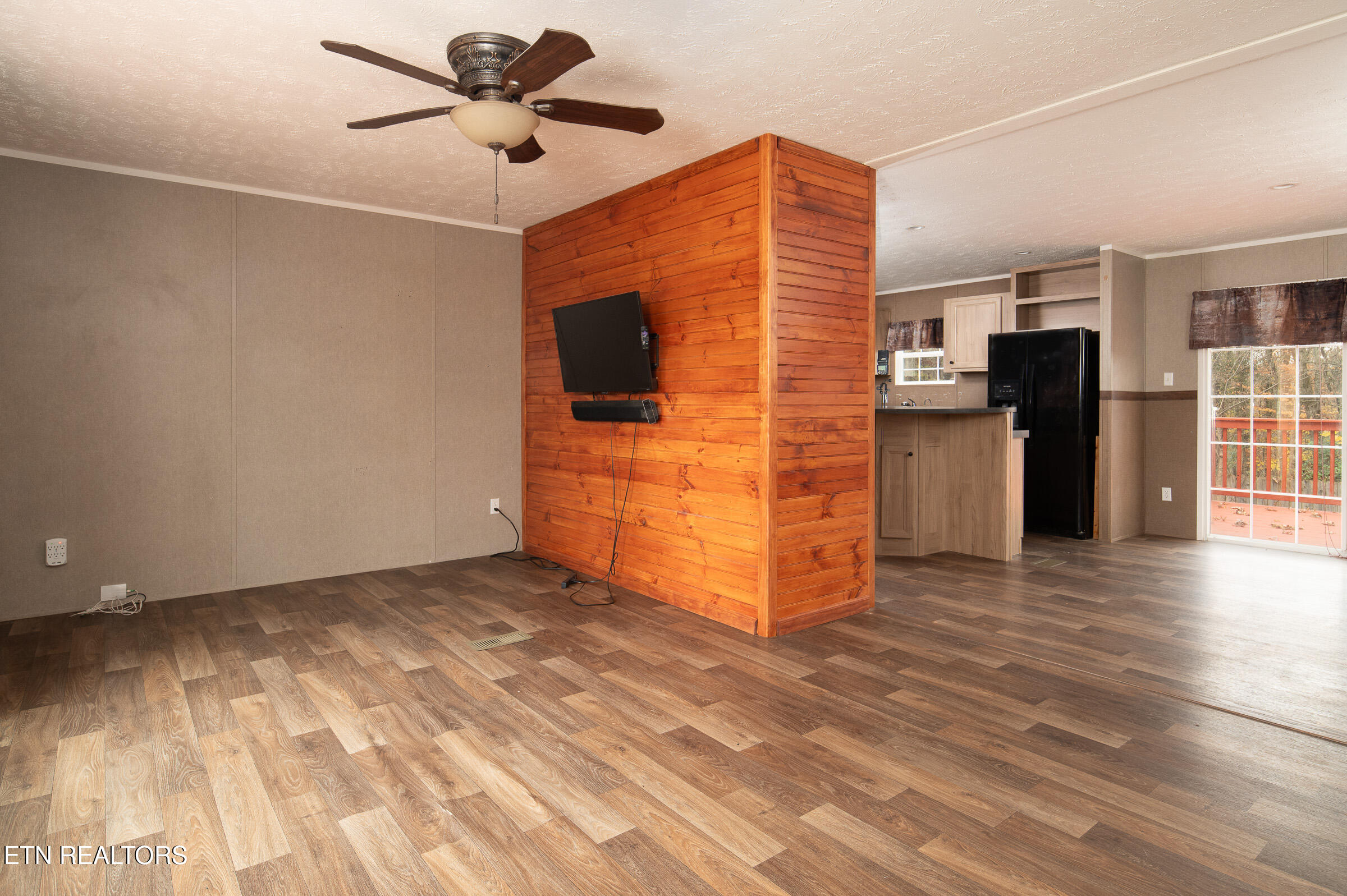 116 Eblen Lane Kingston, TN 37763 - Photo 3 of 22 Living Room