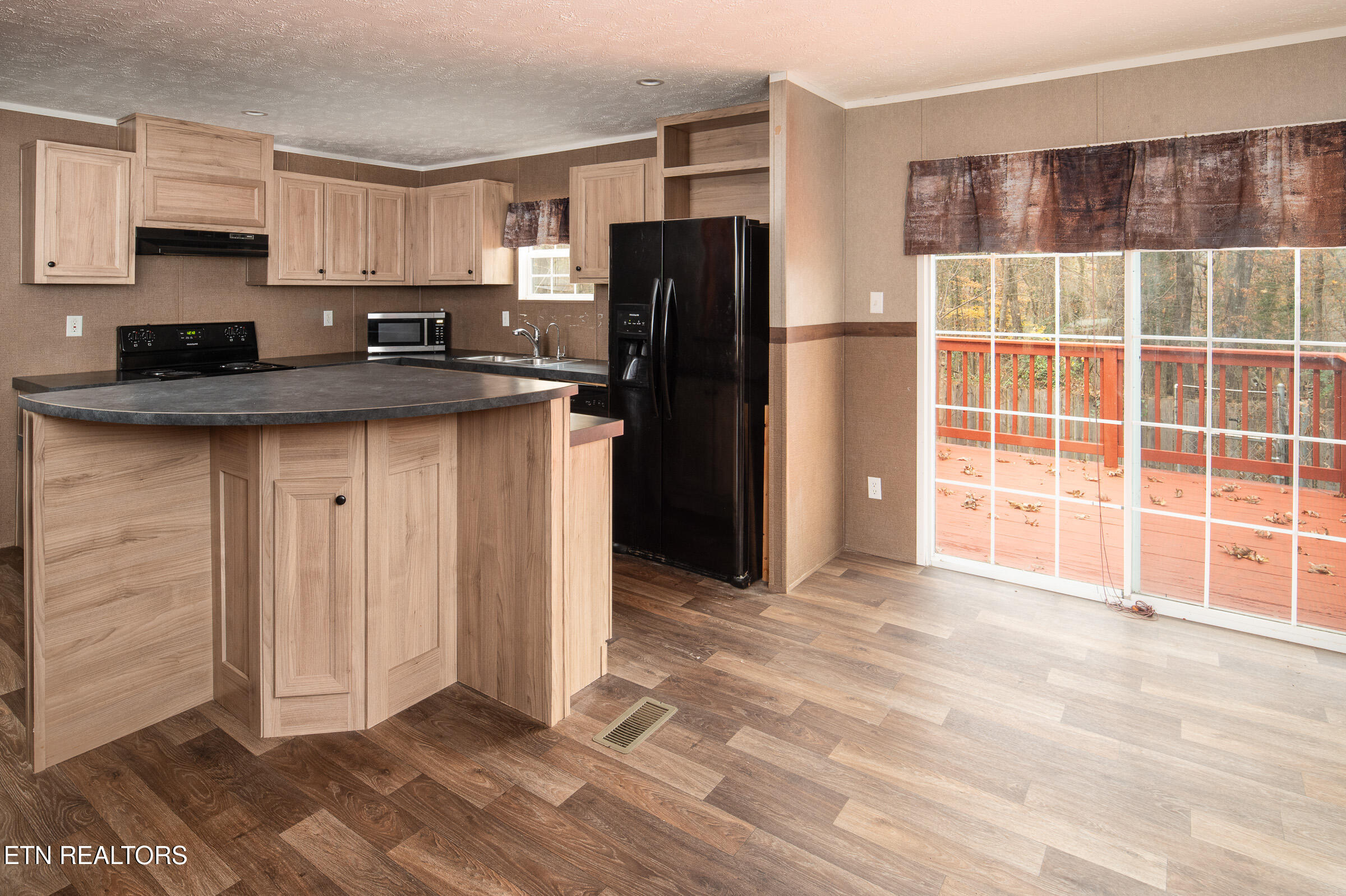 116 Eblen Lane Kingston, TN 37763 - Photo 4 of 22 Dine-in Kitchen