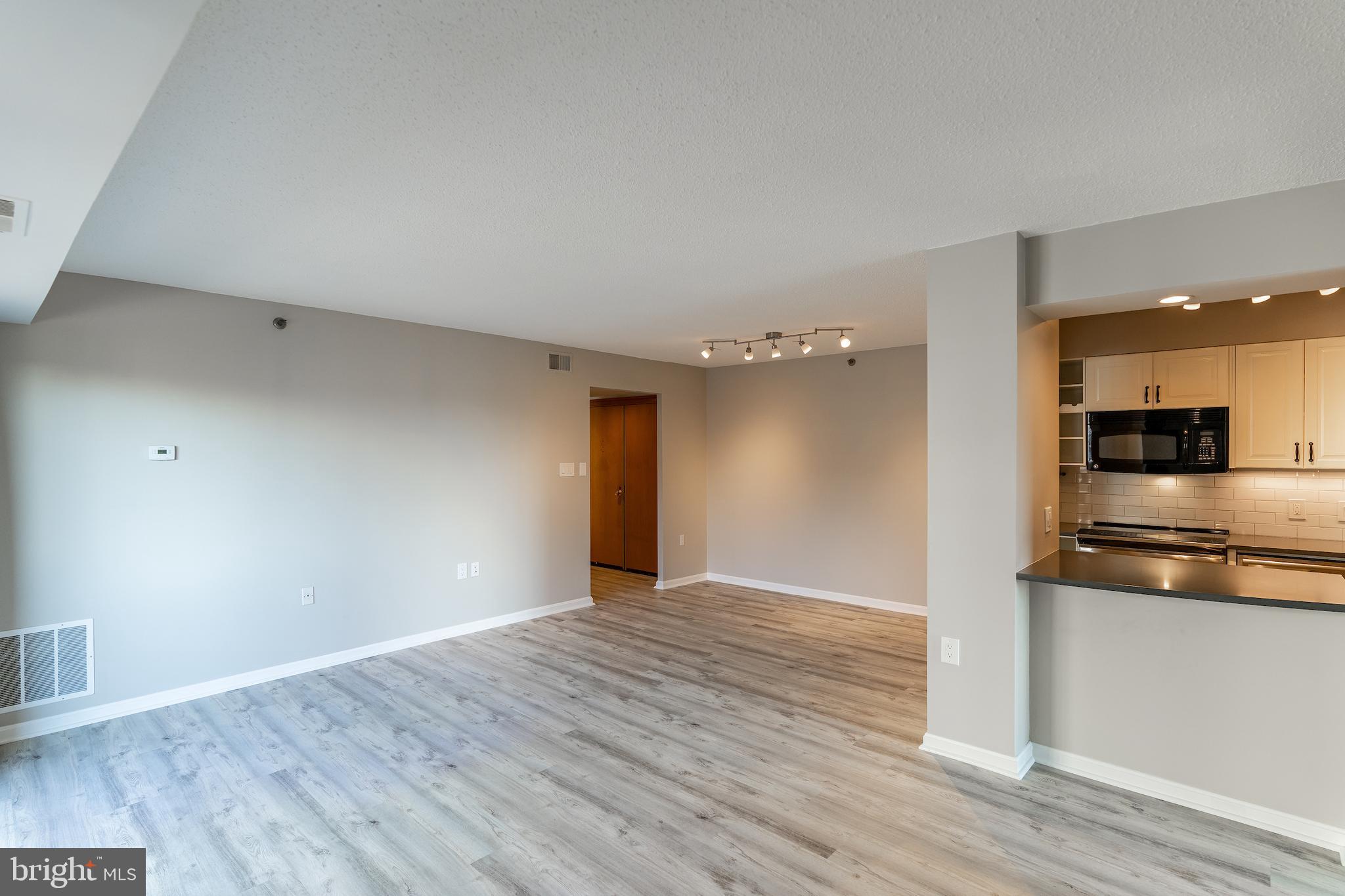 1301 North Courthouse Road, Unit 701 Arlington, VA 22201 - Photo 5 of 22 Large living space