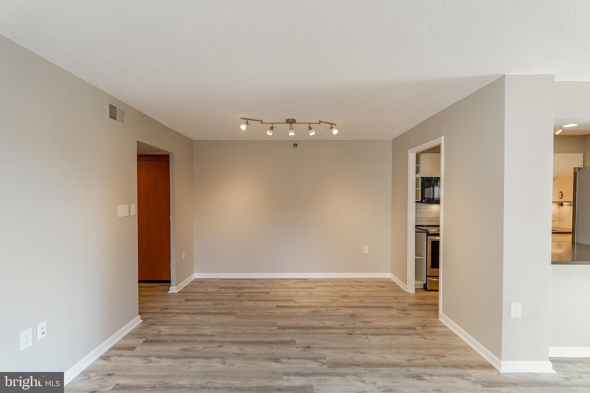 1301 North Courthouse Road, Unit 701 Arlington, VA 22201 - Photo 6 of 22 Separate Dining Area