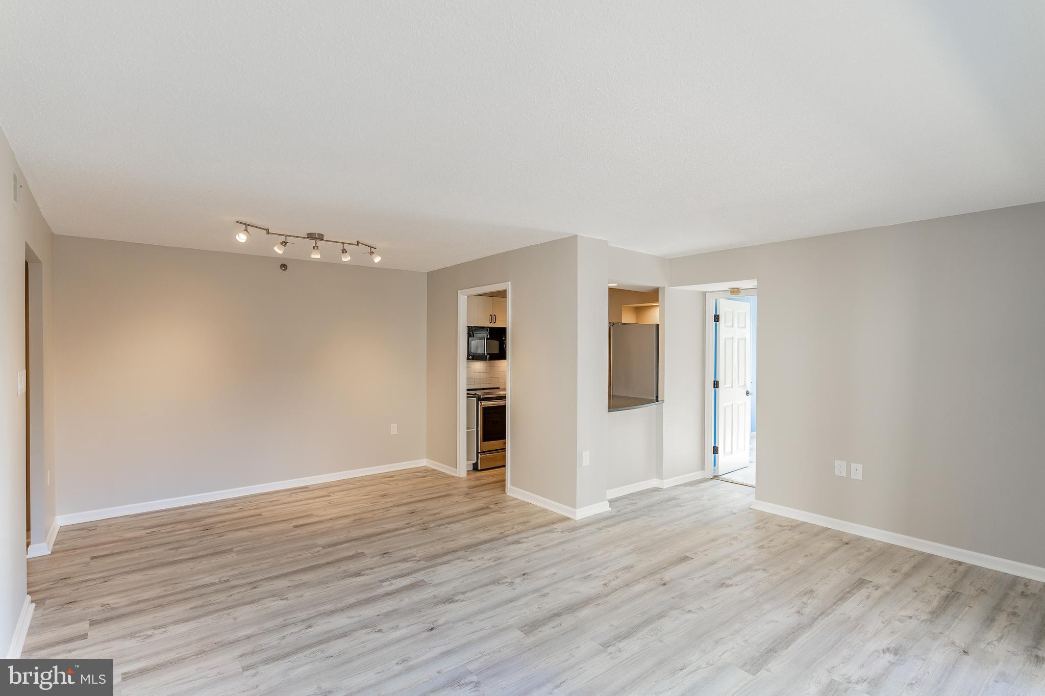 1301 North Courthouse Road, Unit 701 Arlington, VA 22201 - Photo 7 of 22 Plenty of room