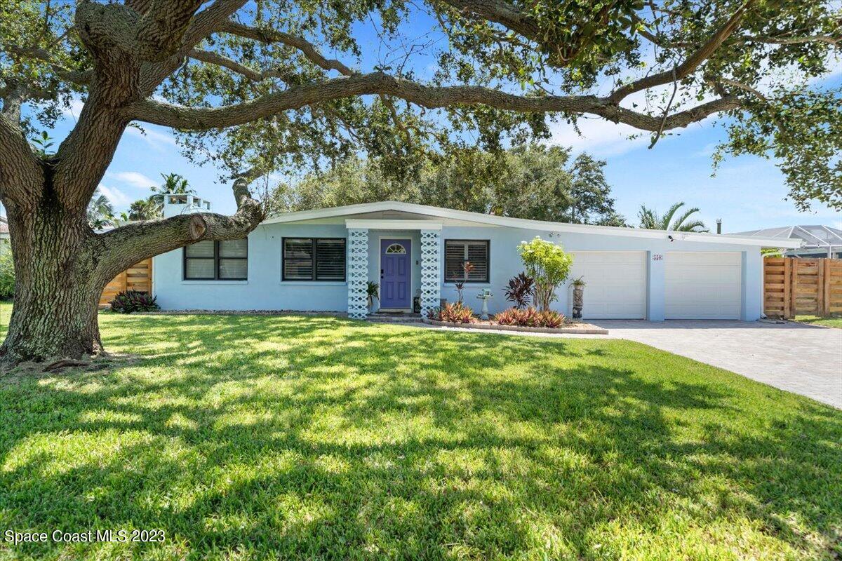 a view of a house with a backyard