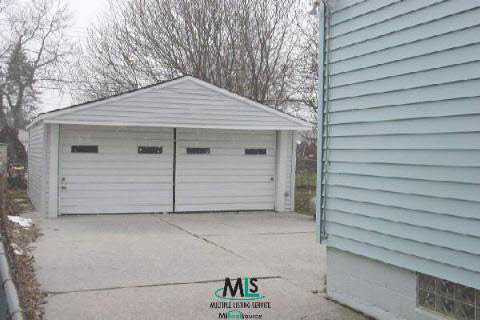 18150 Stephens Road Eastpointe, MI 48021 - Photo 4 of 5 325588-3.JPG