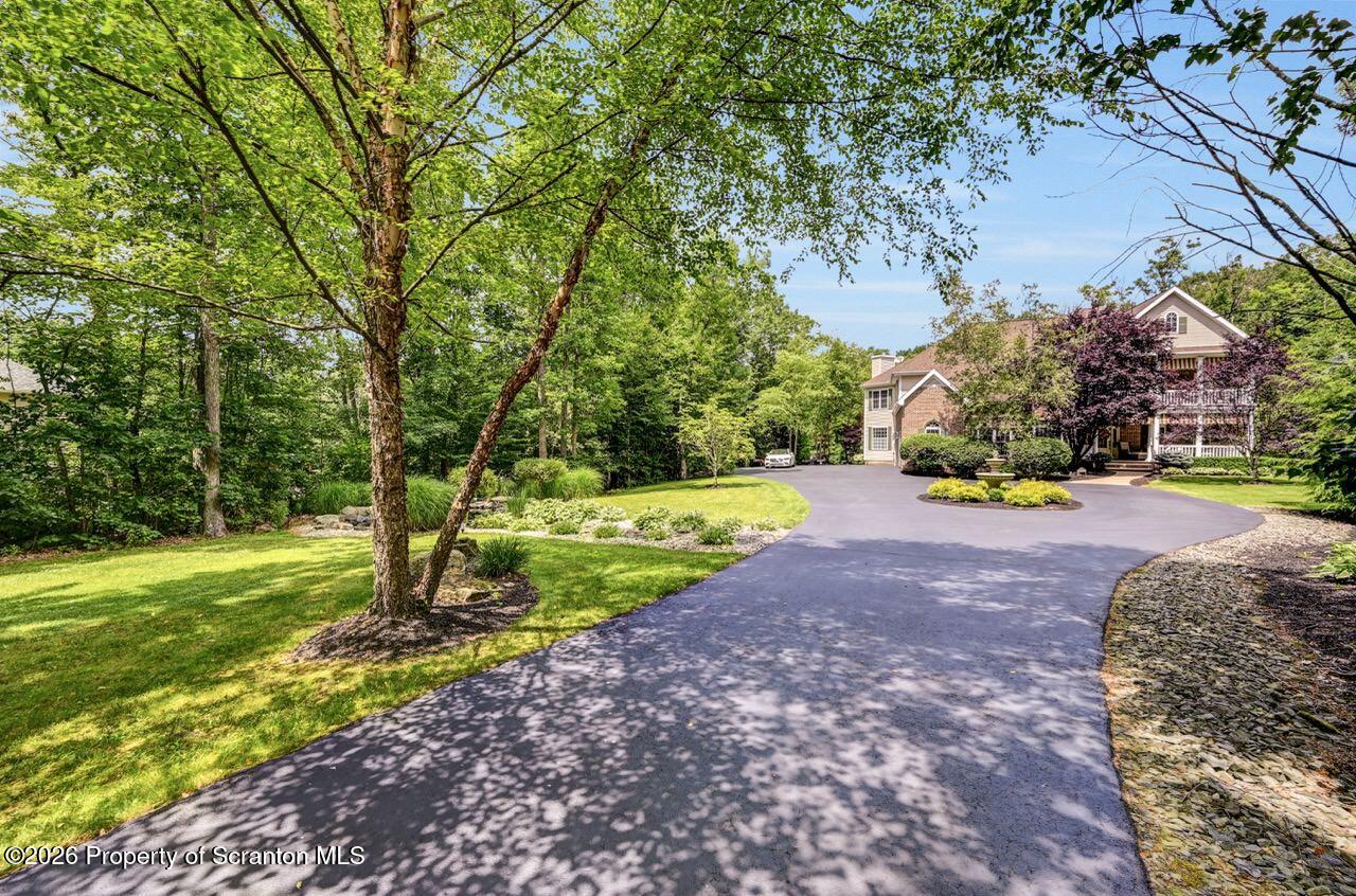 272 Windsor Way Moscow, PA 18444 - Photo 140 of 145 272 Windsor Way Summer Photo 28 Large