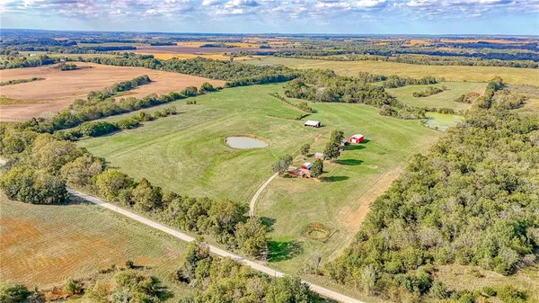 $1,100,000 | 755 Northwest 800th Road, Centerview, MO 64019