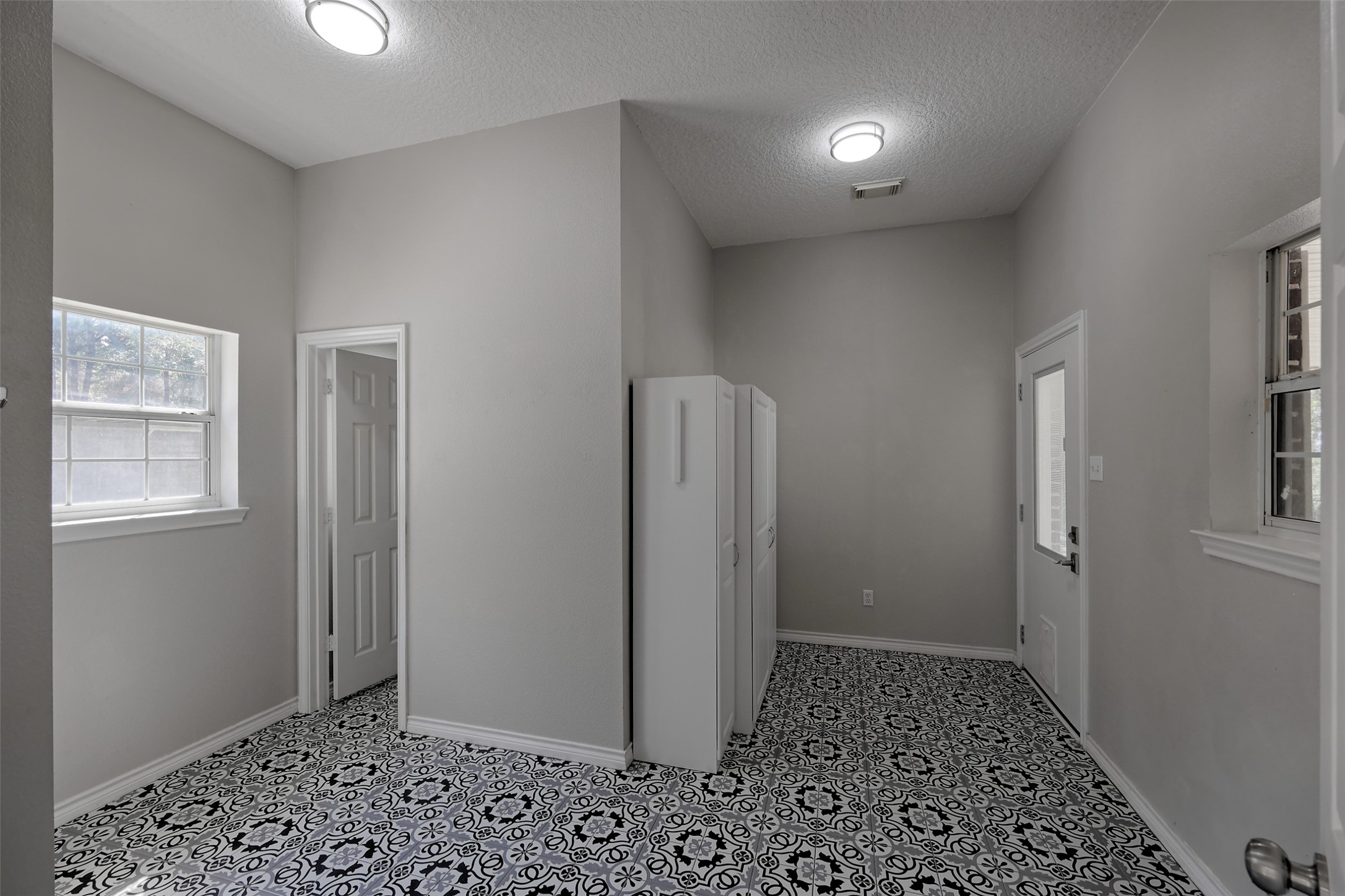 2 Highland Drive Huntsville, TX 77320 - Photo 22 of 50 a view of an empty room