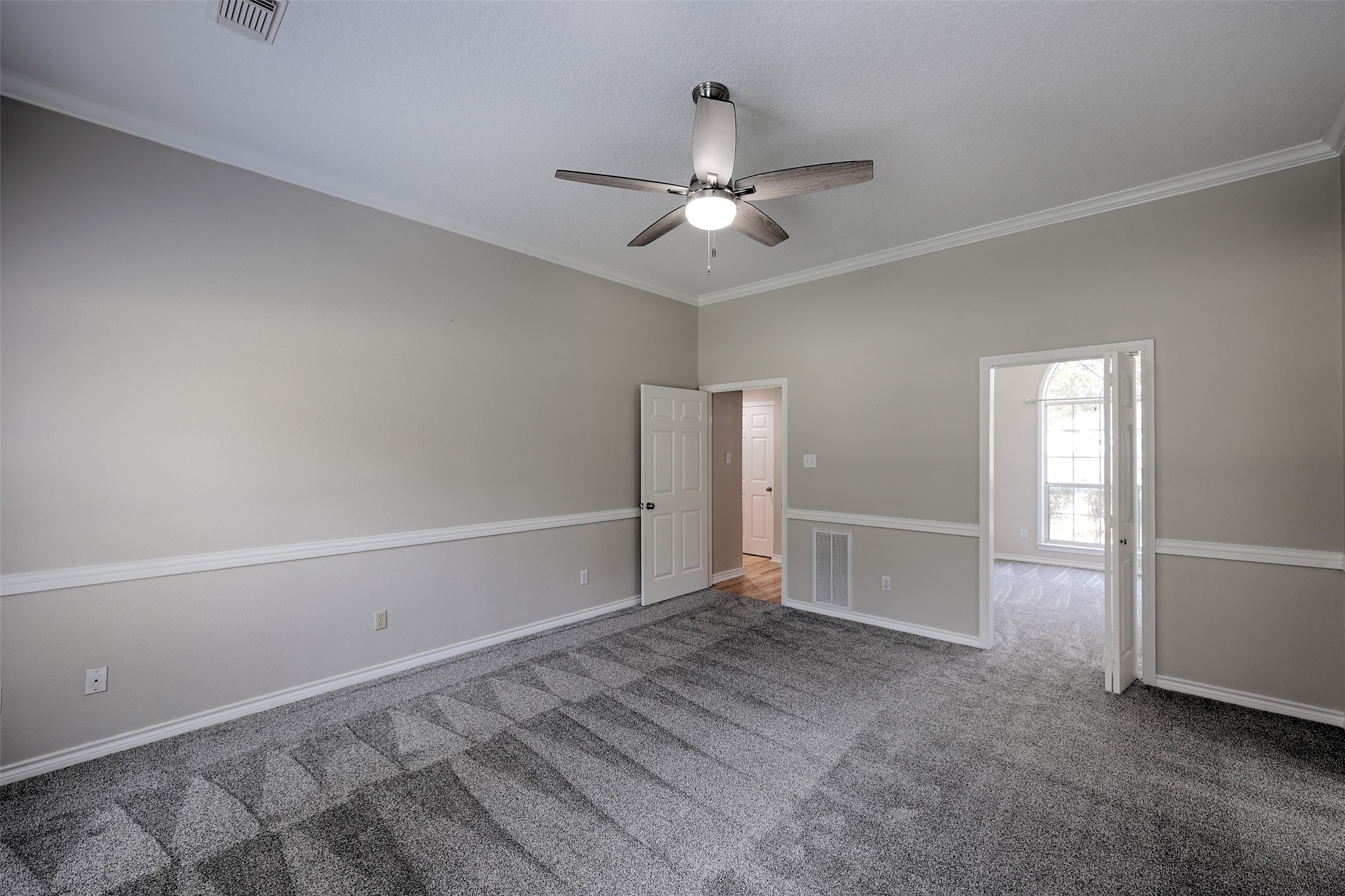 2 Highland Drive Huntsville, TX 77320 - Photo 25 of 50 an empty room with closet and windows
