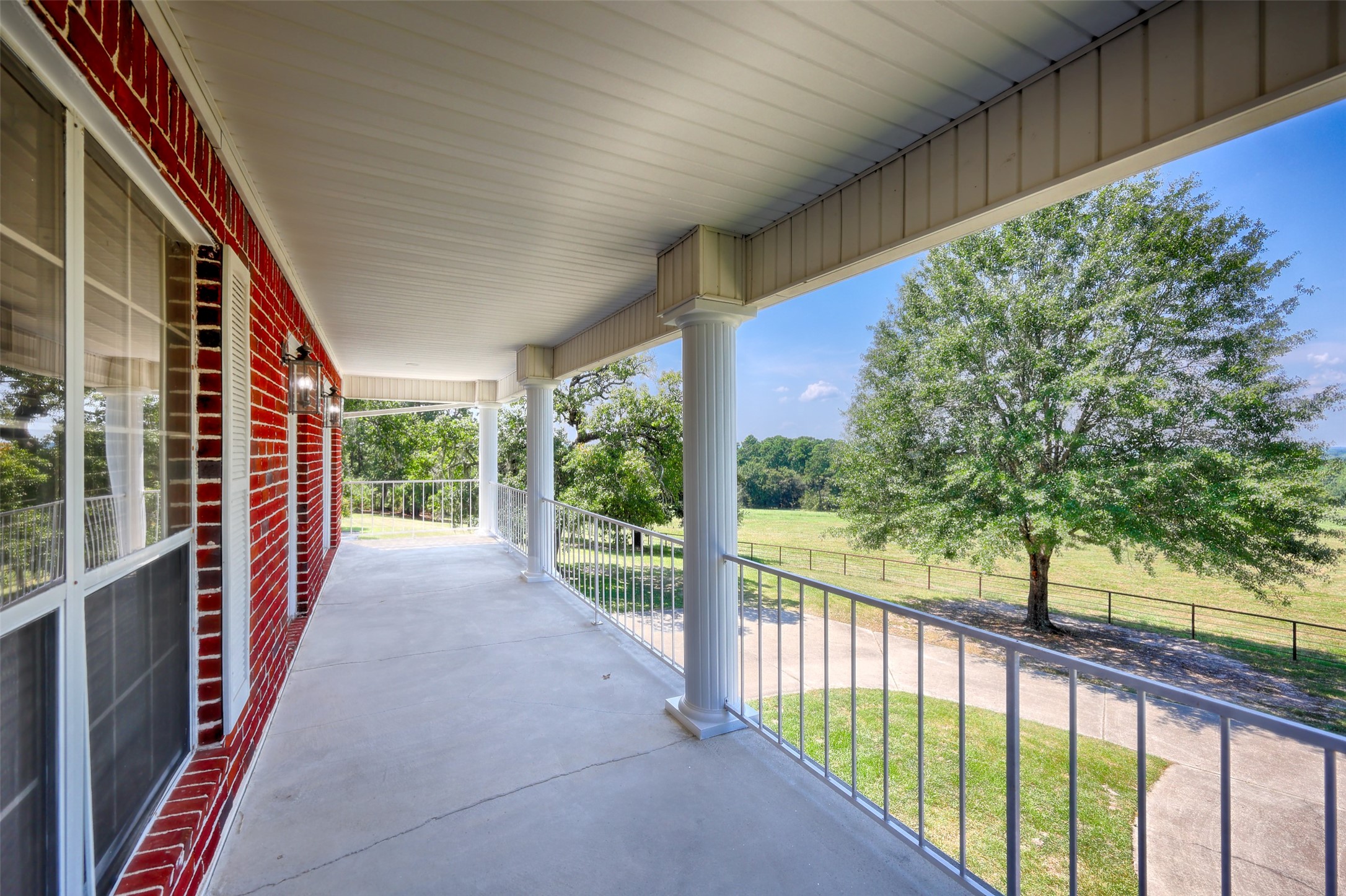 2 Highland Drive Huntsville, TX 77320 - Photo 36 of 50 a view of a porch