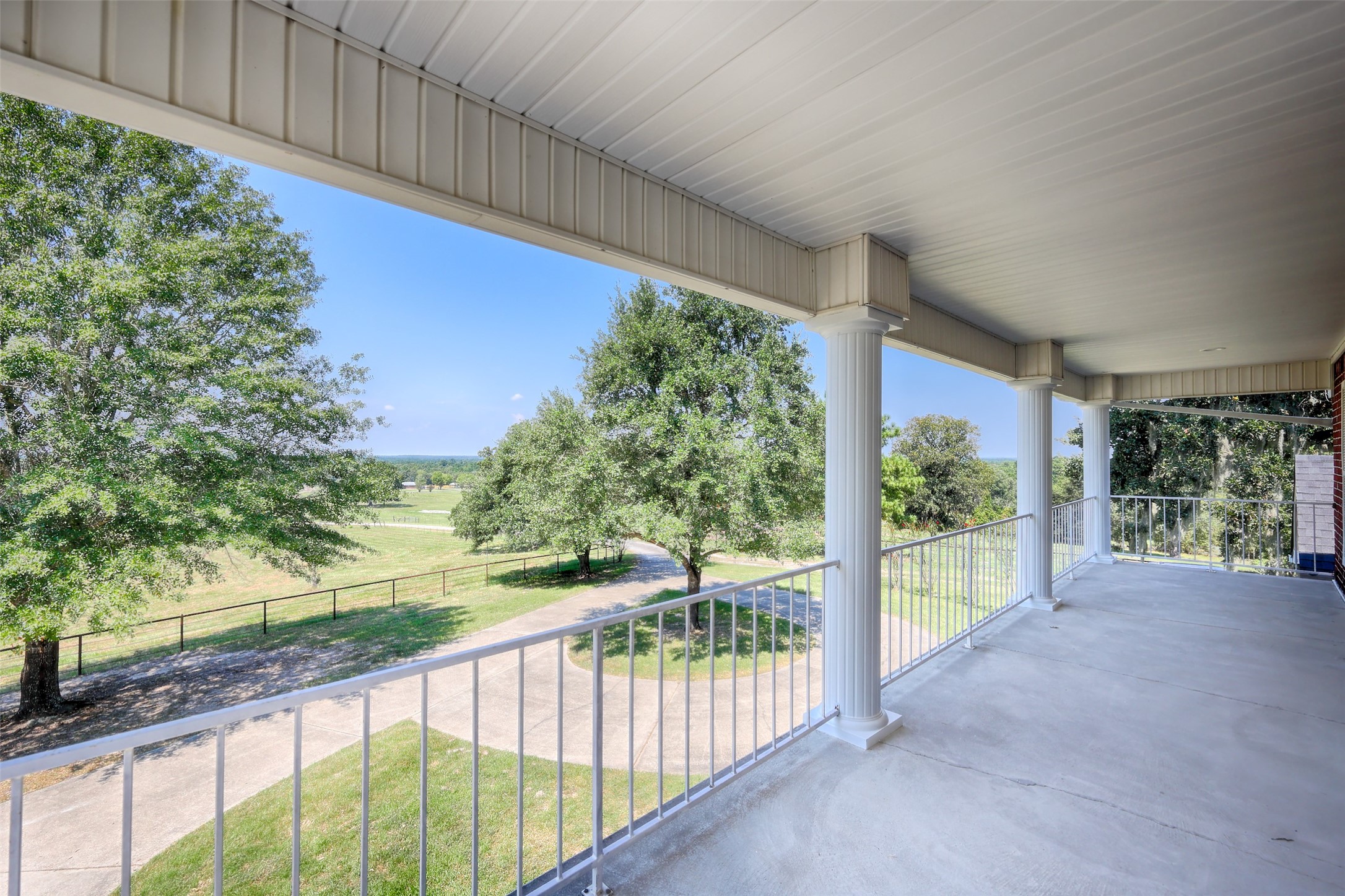 2 Highland Drive Huntsville, TX 77320 - Photo 37 of 50 a view of a porch