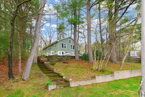 a view of a tree in front of a house with large tree