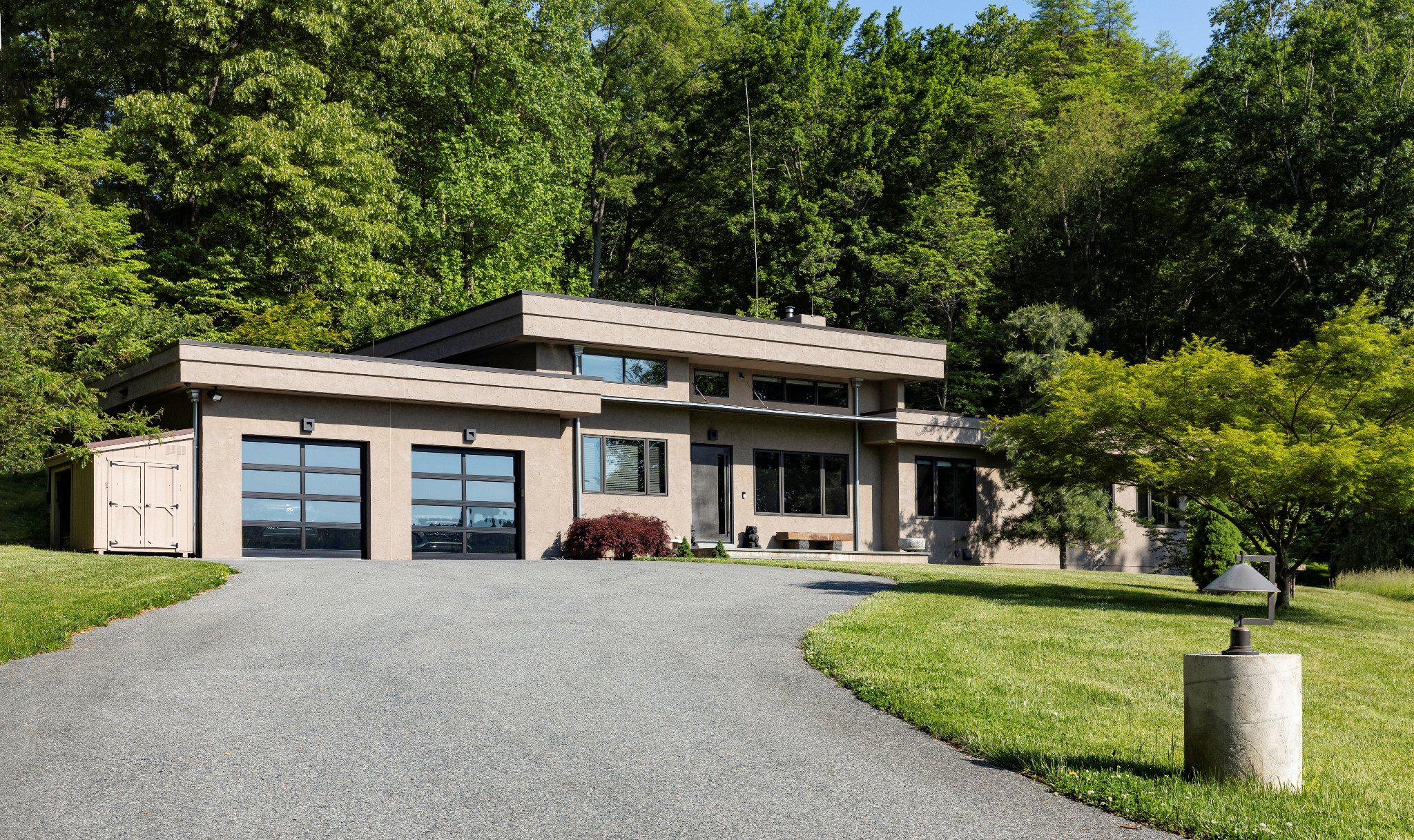 3924 Thompsons Bridge Road Wilmington, DE 19807 - Photo 14 of 49 Front view