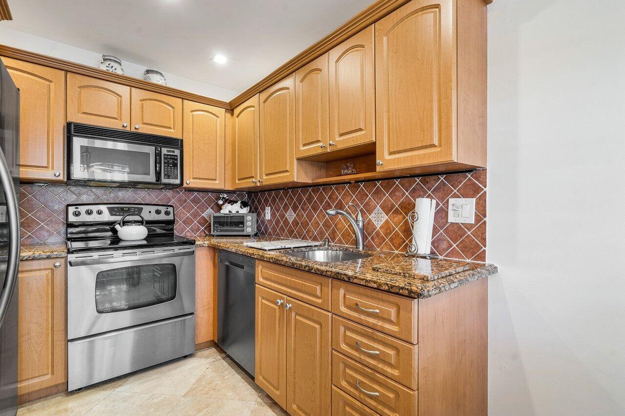 21032 Covington Drive, Unit 191 Boca Raton, FL 33433 - Photo 9 of 26 009-21032CovingtonDrive-BocaRaton-FL-334