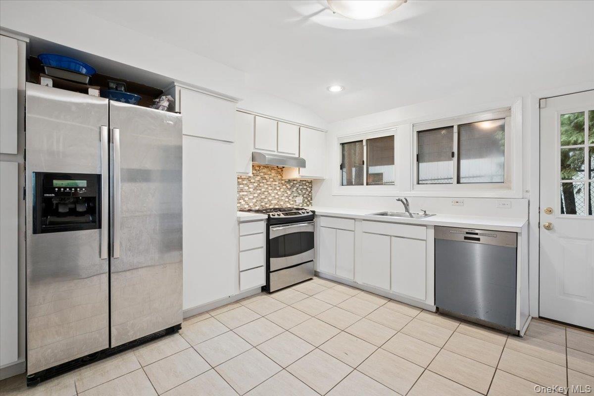 21 Tanglewood Road Scarsdale, NY 10583 - Photo 8 of 28