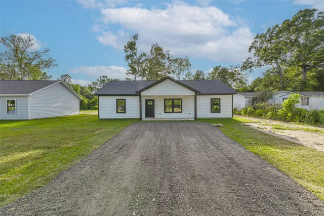 $1,800 | 106 County Road 3704, Splendora, TX 77372