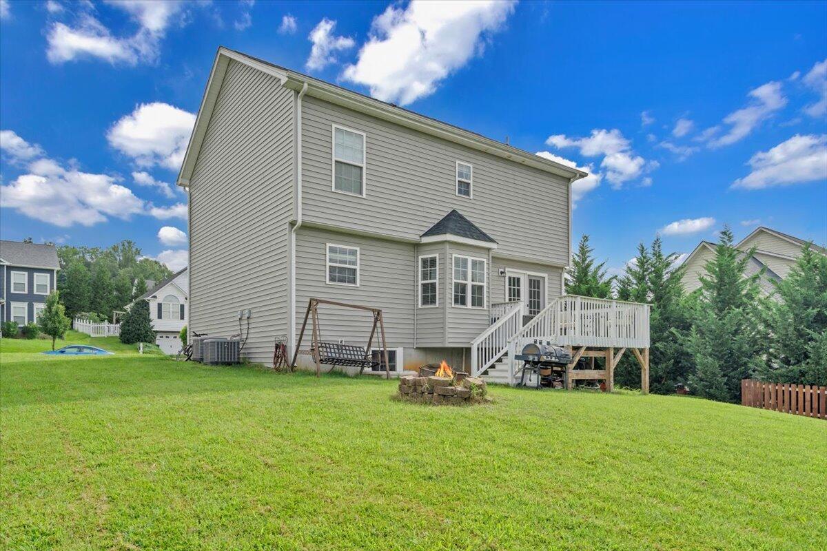 522 Cambridge Ct Road Vinton, VA 24179 - Photo 36 of 43 a front view of a house with garden