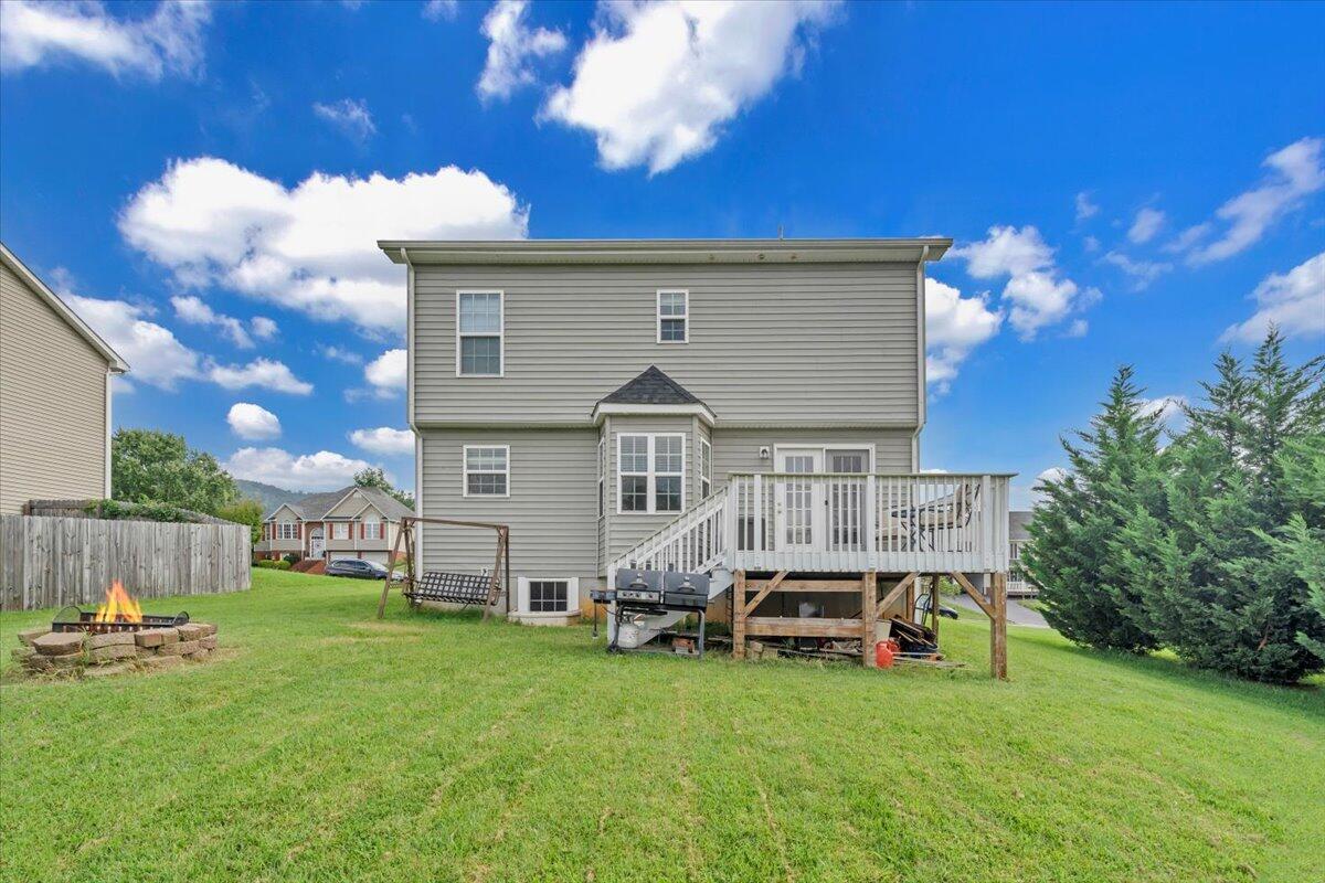 522 Cambridge Ct Road Vinton, VA 24179 - Photo 39 of 43 a view of a house with a yard