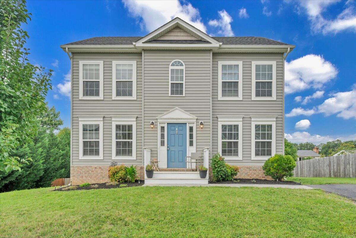 522 Cambridge Ct Road Vinton, VA 24179 - Photo 43 of 43 a front view of a house with a yard and garage