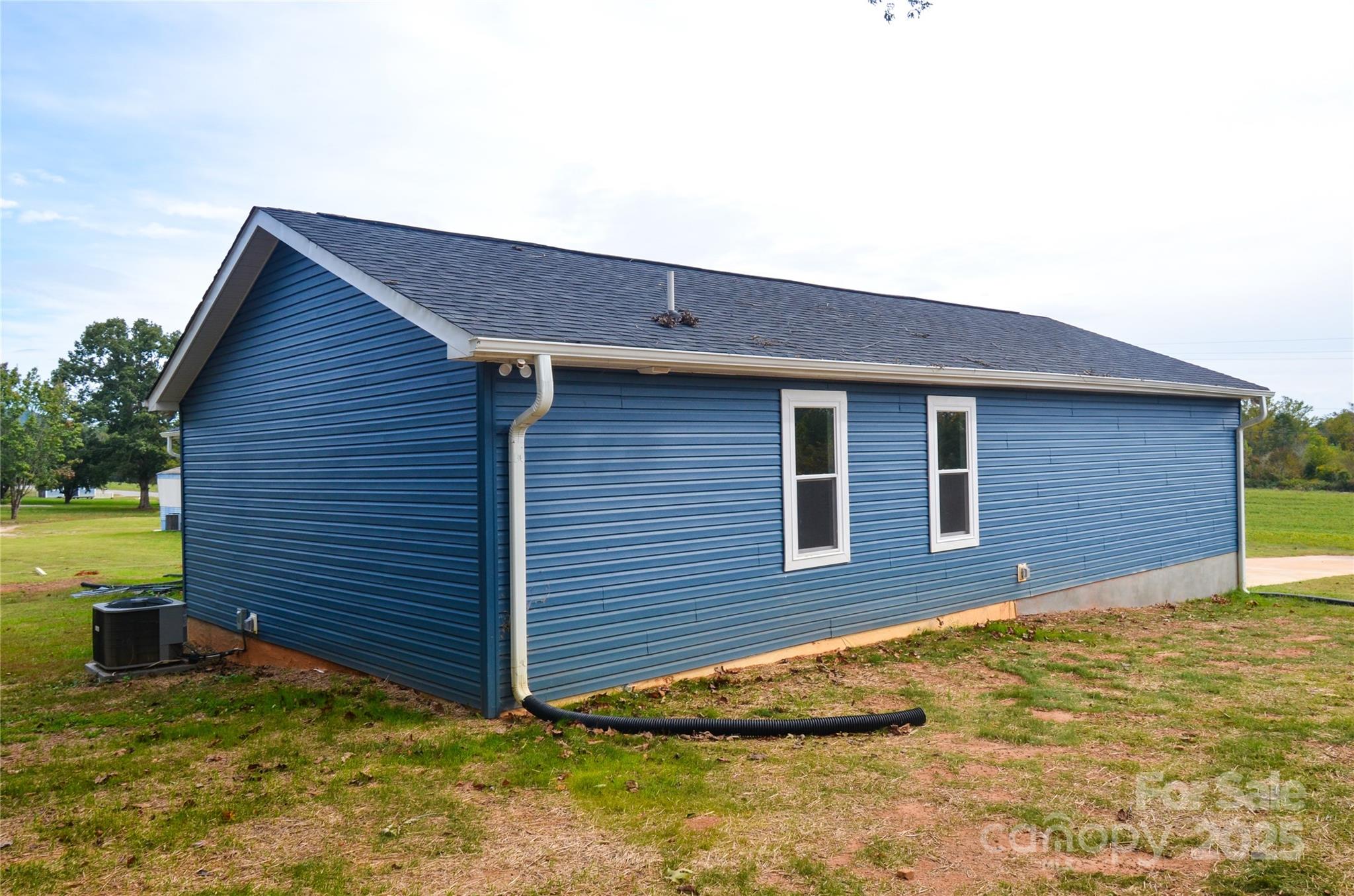 907 Carpenters Grove Church Road Lawndale, NC 28090 - Photo 5 of 33 a backyard of a house
