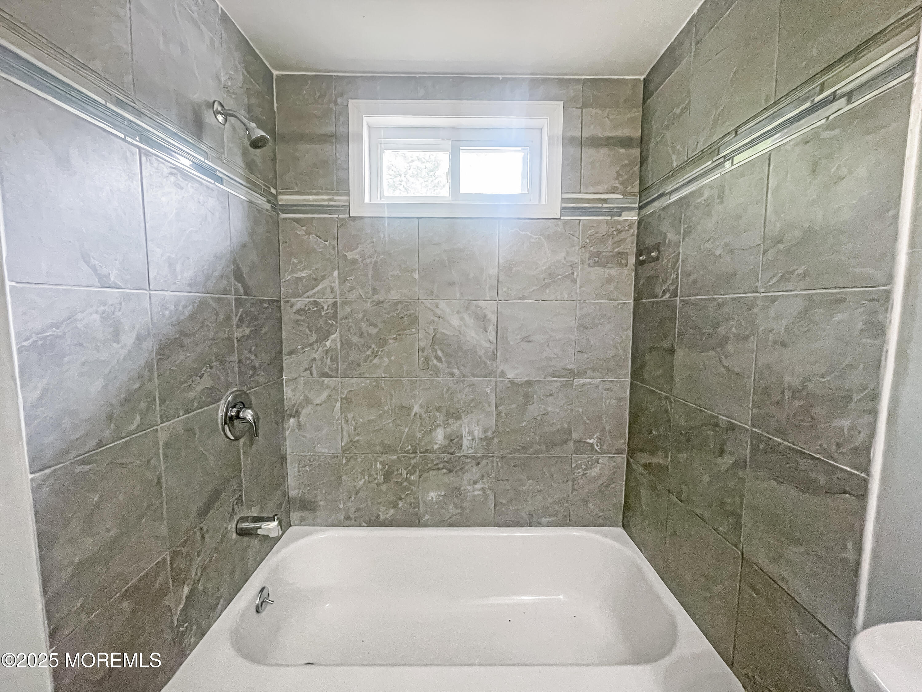 191 Main Street, Unit A Matawan, NJ 07747 - Photo 9 of 18 191 Main St. A Shower_Tub