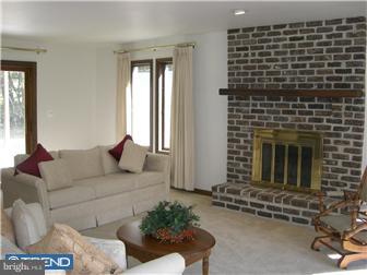 1113 Temple Road Pottstown, PA 19465 - Photo 3 of 10 Living Room