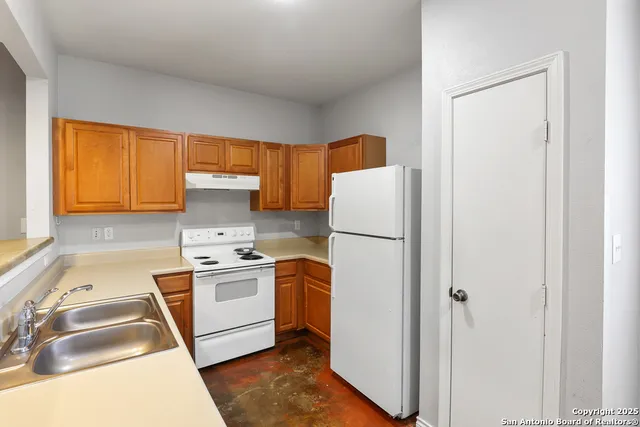 $1,350 | 6410 Summit Oak, Unit 3, San Antonio, TX 78229