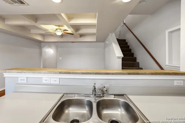 $1,350 | 6410 Summit Oak, Unit 3, San Antonio, TX 78229