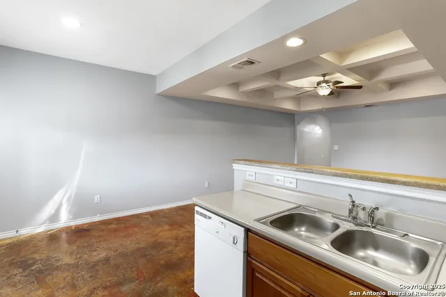 $1,350 | 6410 Summit Oak, Unit 3, San Antonio, TX 78229