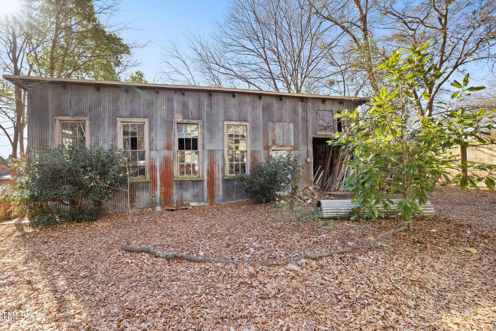 520 Polk Street Raleigh, NC 27604 - Photo 26 of 36 a front view of a house with garden