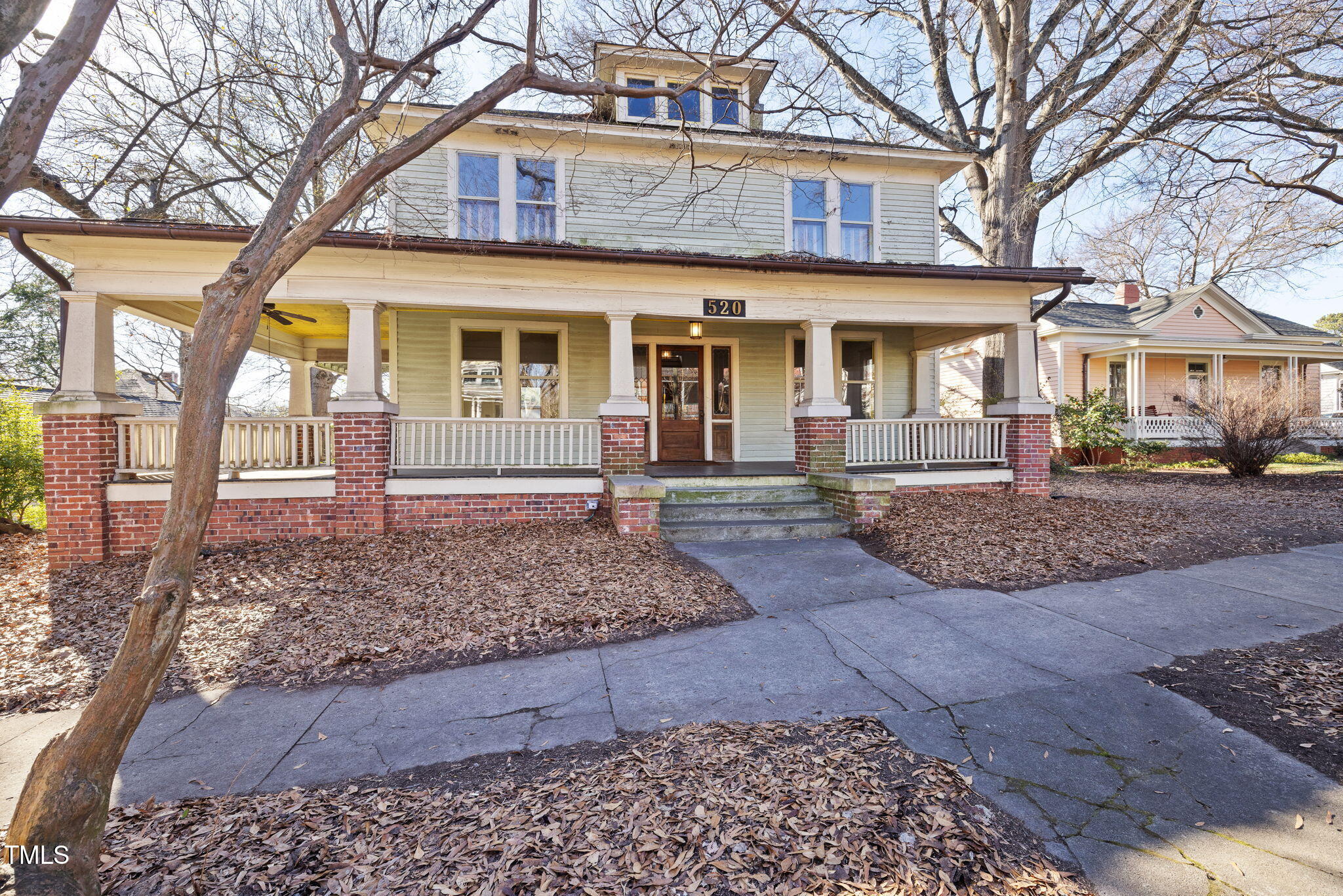 520 Polk Street Raleigh, NC 27604 - Photo 28 of 36 a front view of a house with garden