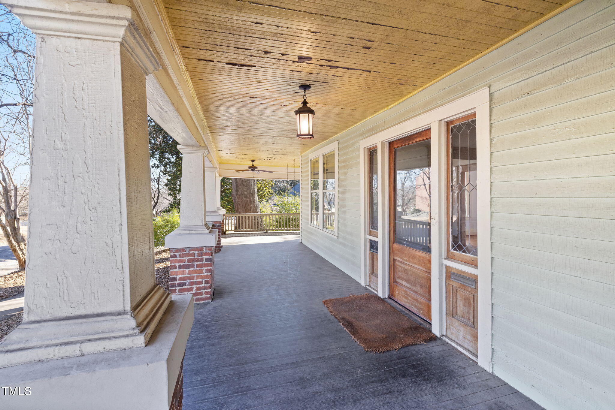 520 Polk Street Raleigh, NC 27604 - Photo 3 of 36 a view of entryway with livingroom
