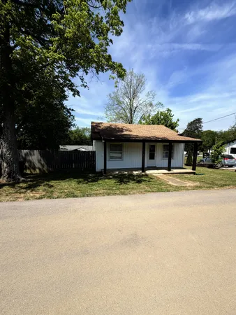 $1,300 | 112 Polk Street, Cornersville, TN 37047