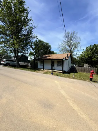 $1,300 | 112 Polk Street, Cornersville, TN 37047