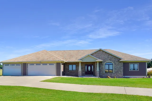 $675,000 | S3358 Hass Lane, Harmony, WI 54665