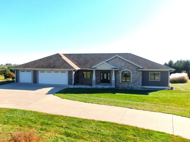 $675,000 | S3358 Hass Lane, Harmony, WI 54665