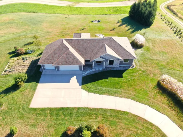 $675,000 | S3358 Hass Lane, Harmony, WI 54665