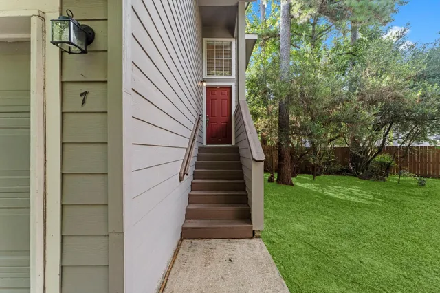 a view of a pathway of a house with backyard