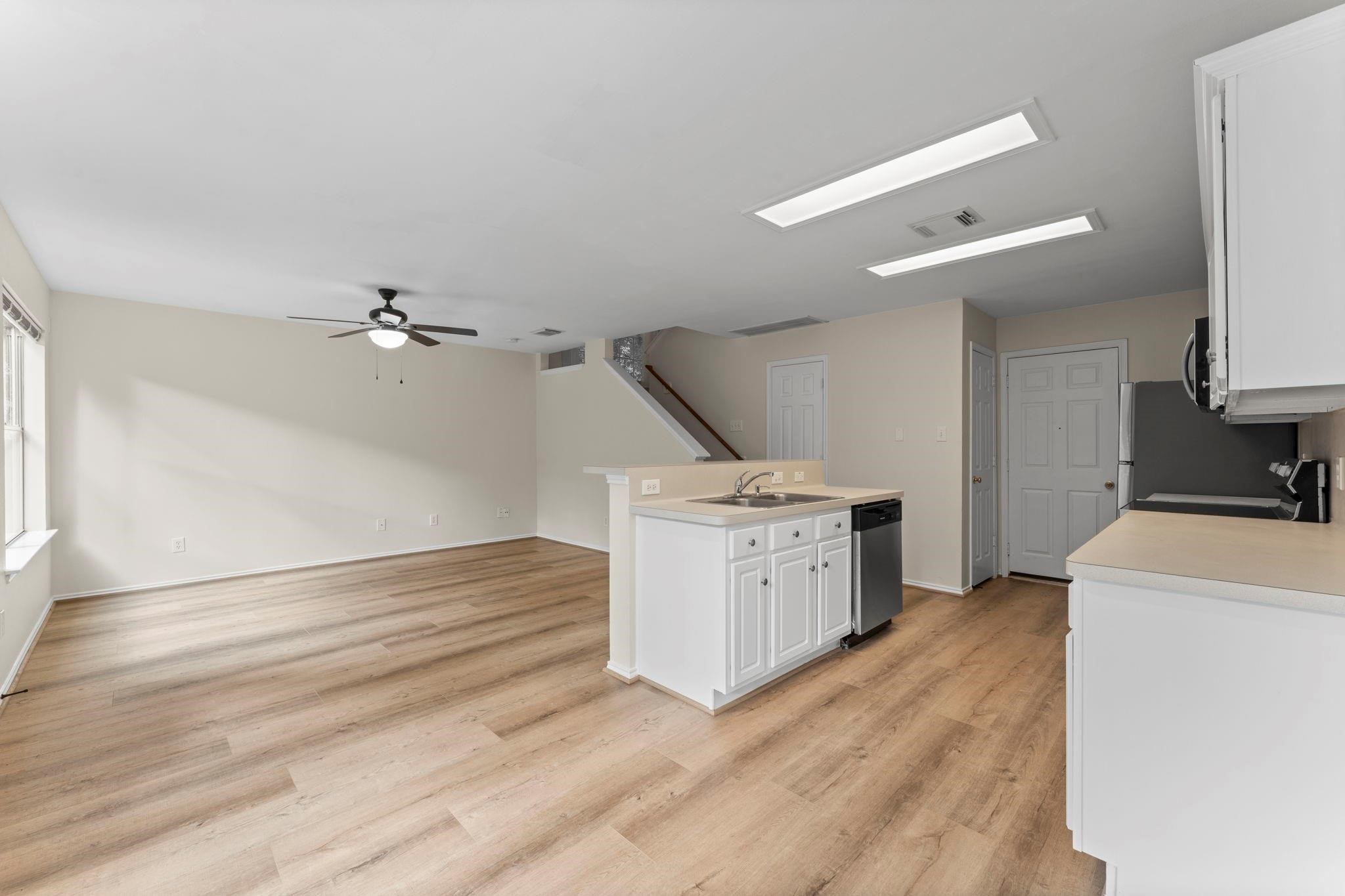 7 Verbena Bend Place Spring, TX 77382 - Photo 8 of 33 a view of a kitchen with electric appliances