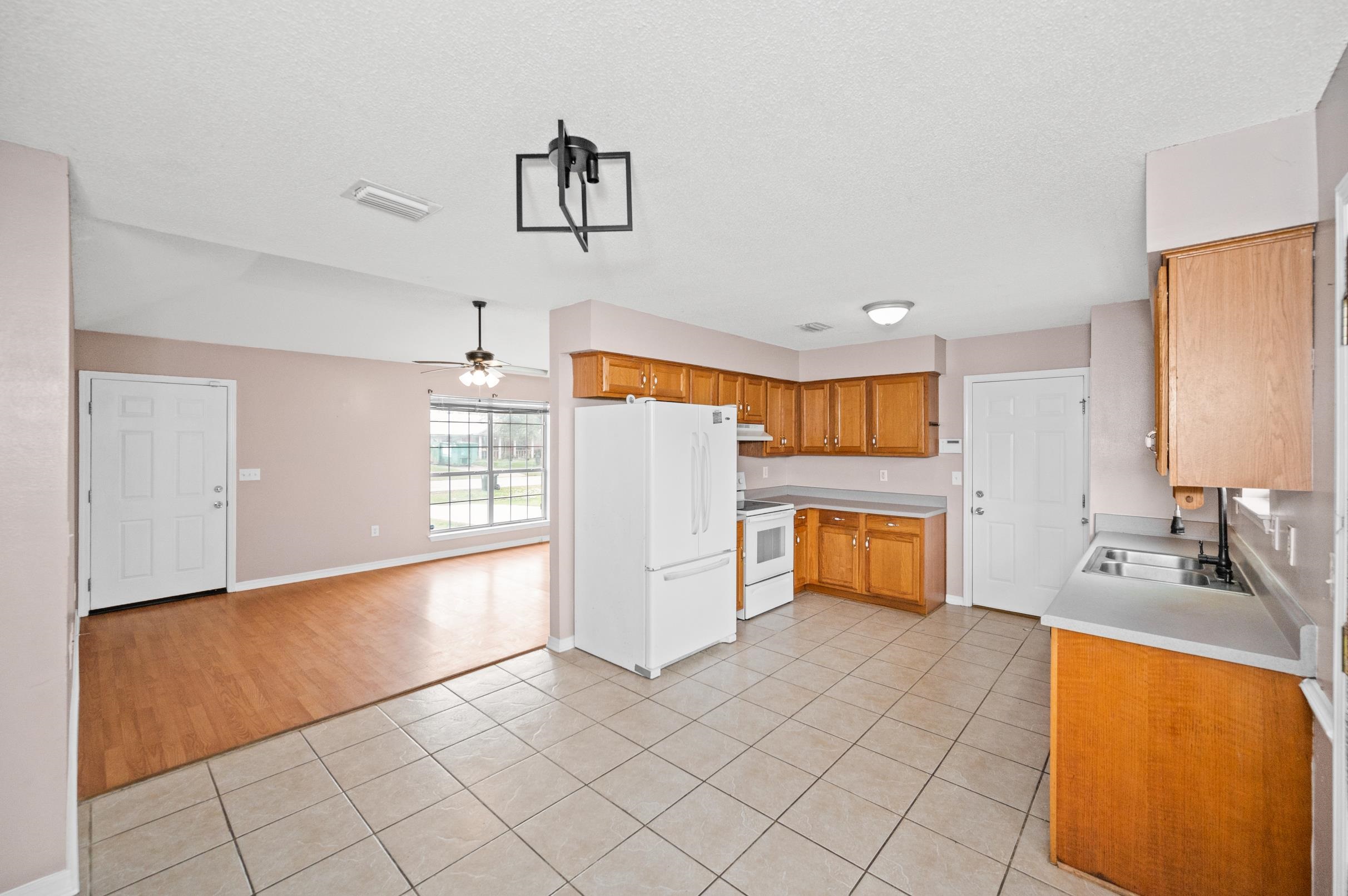 8913 Caitlin Street Foley, AL 36535 - Photo 2 of 25
