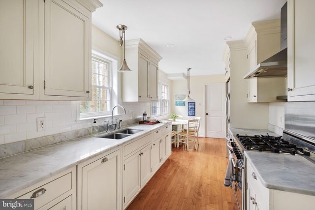 $1,053,251 | 6801 Seton Court, Springfield, VA 22152