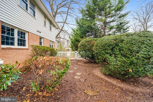 $1,053,251 | 6801 Seton Court, Springfield, VA 22152