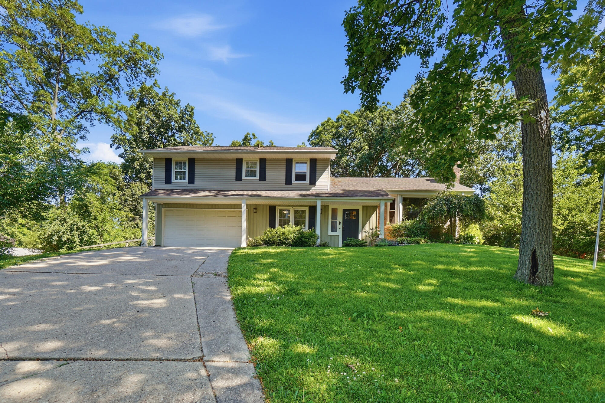 1918 Devon Drive Springfield, OH 45503 - Photo 2 of 55 004