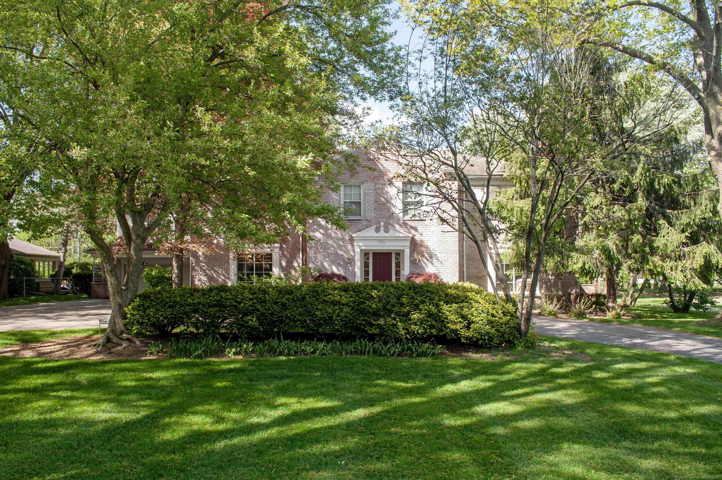 570 Oxford Road Grosse Pointe Woods, MI 48236 - Photo 3 of 99