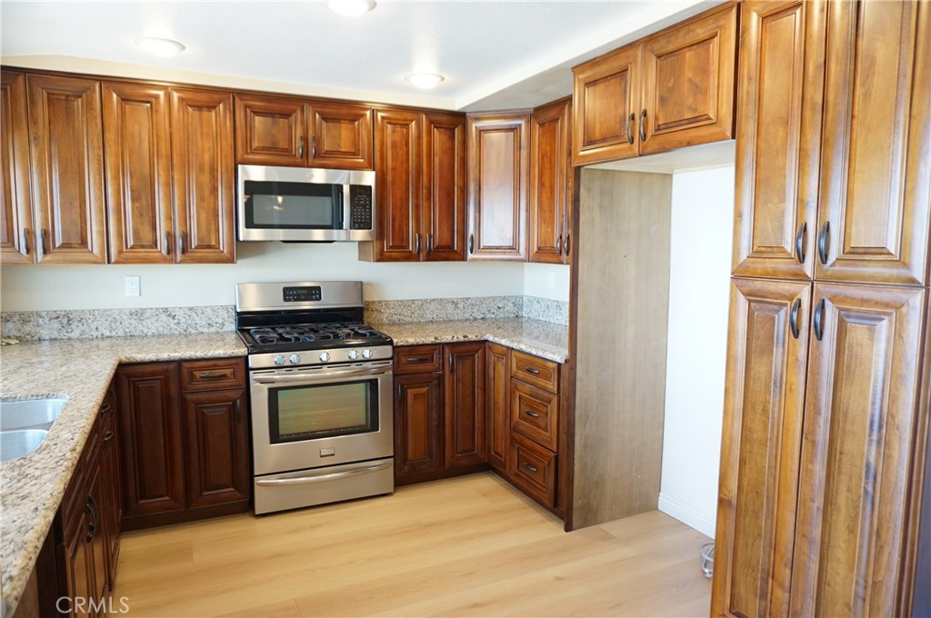 19584 Shadow Glen Circle Porter Ranch, CA 91326 - Photo 12 of 75